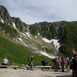 山×ハーモニカ。山×ミュージシャン。山×ラグビーボール。